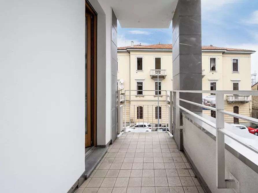 Immagine 23 di Appartamento in vendita  in via giosuè carducci a Gallarate