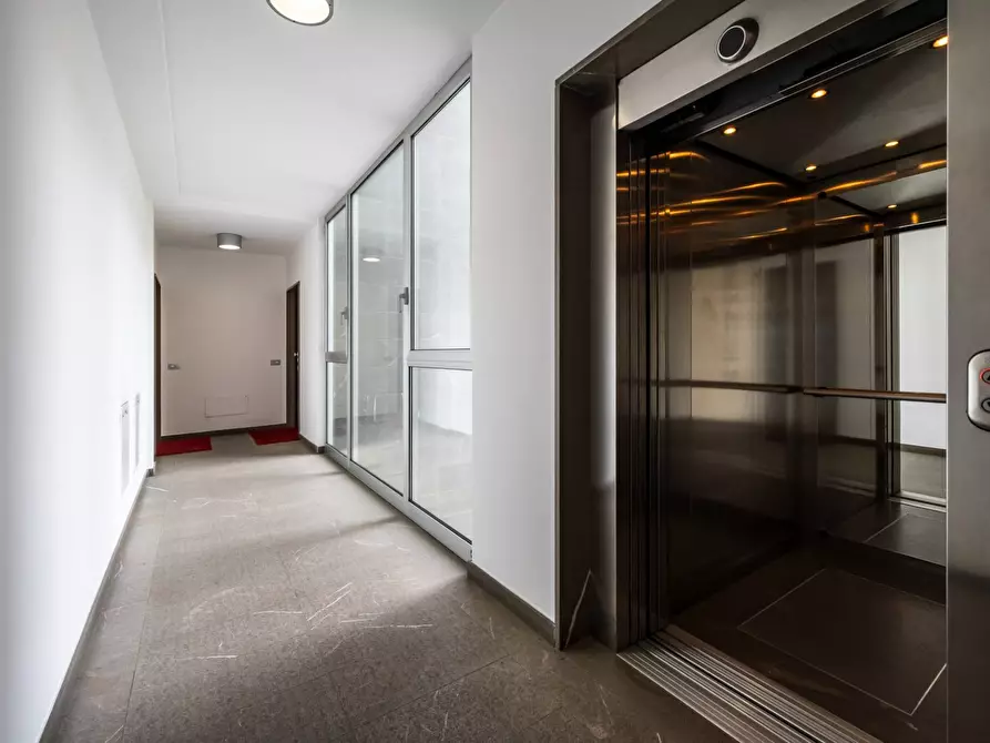 Immagine 38 di Appartamento in vendita  in via giosuè carducci a Gallarate