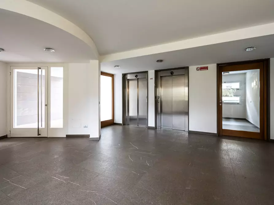 Immagine 41 di Appartamento in vendita  in via giosuè carducci a Gallarate