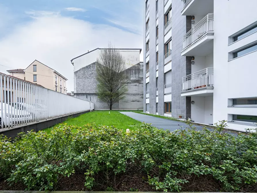 Immagine 43 di Appartamento in vendita  in via giosuè carducci a Gallarate