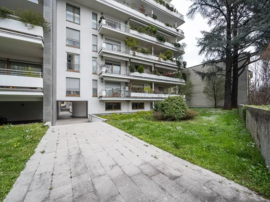 Immagine 46 di Appartamento in vendita  in via giosuè carducci a Gallarate