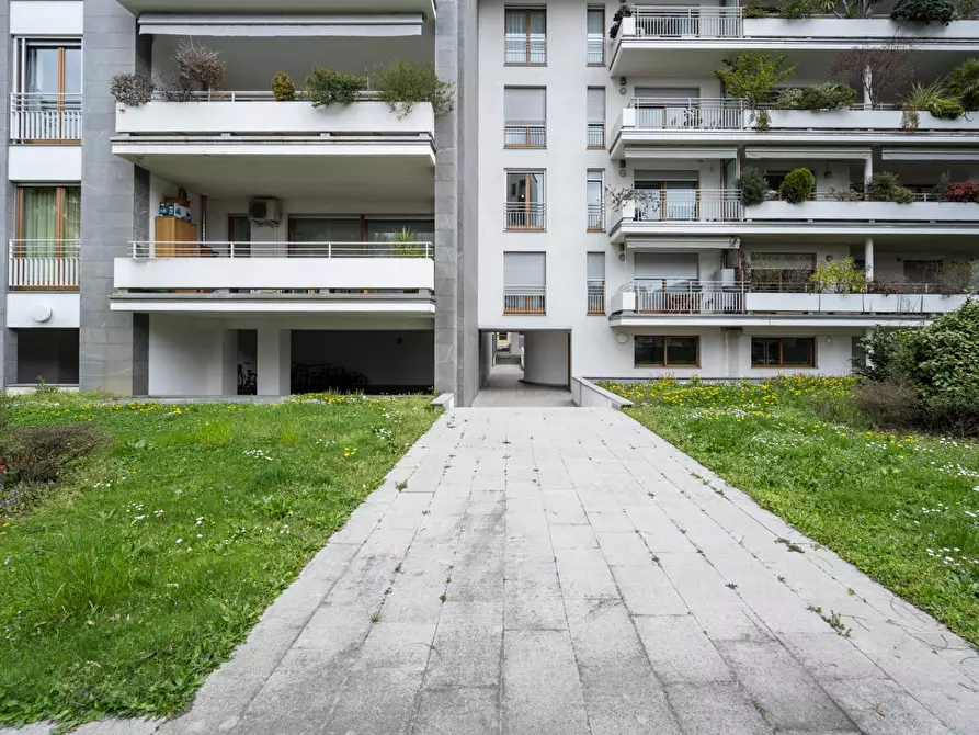 Immagine 47 di Appartamento in vendita  in via giosuè carducci a Gallarate