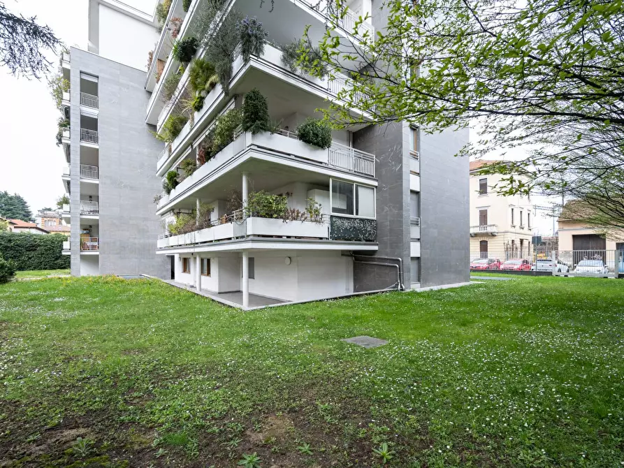 Immagine 48 di Appartamento in vendita  in via giosuè carducci a Gallarate