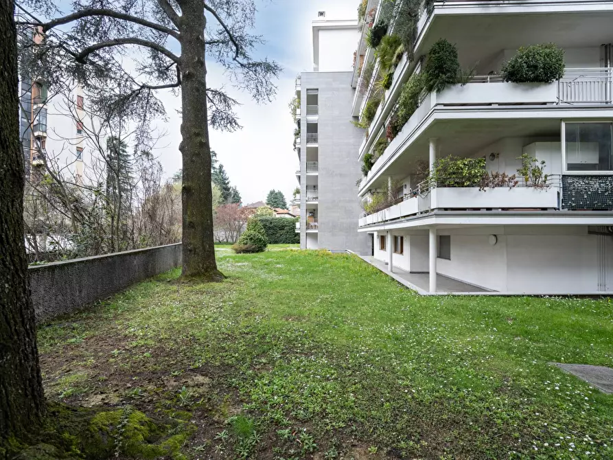 Immagine 49 di Appartamento in vendita  in via giosuè carducci a Gallarate