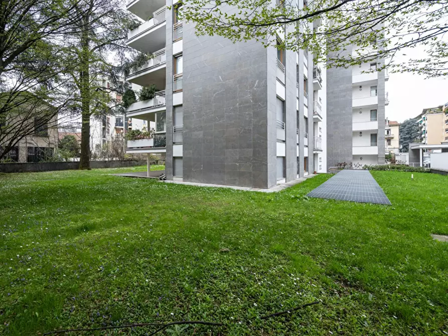 Immagine 50 di Appartamento in vendita  in via giosuè carducci a Gallarate