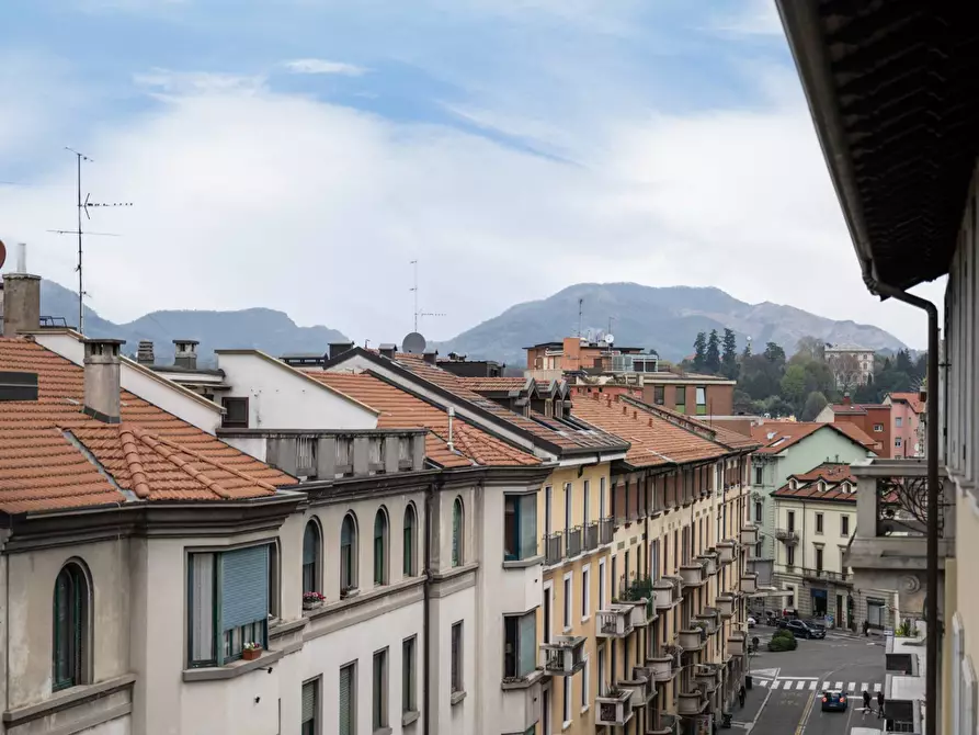 Immagine 3 di Appartamento in vendita  in via Piave a Varese