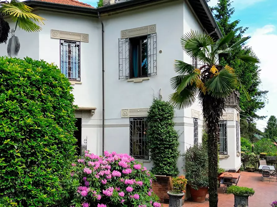 Immagine 2 di Villa in vendita  in Via Giacomo Puccini 4 a Carnago