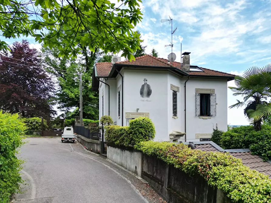 Immagine 4 di Villa in vendita  in Via Giacomo Puccini 4 a Carnago