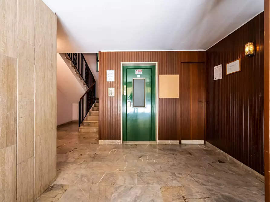 Immagine 2 di Appartamento in vendita  in Via Antonio Canova 15 a Varese