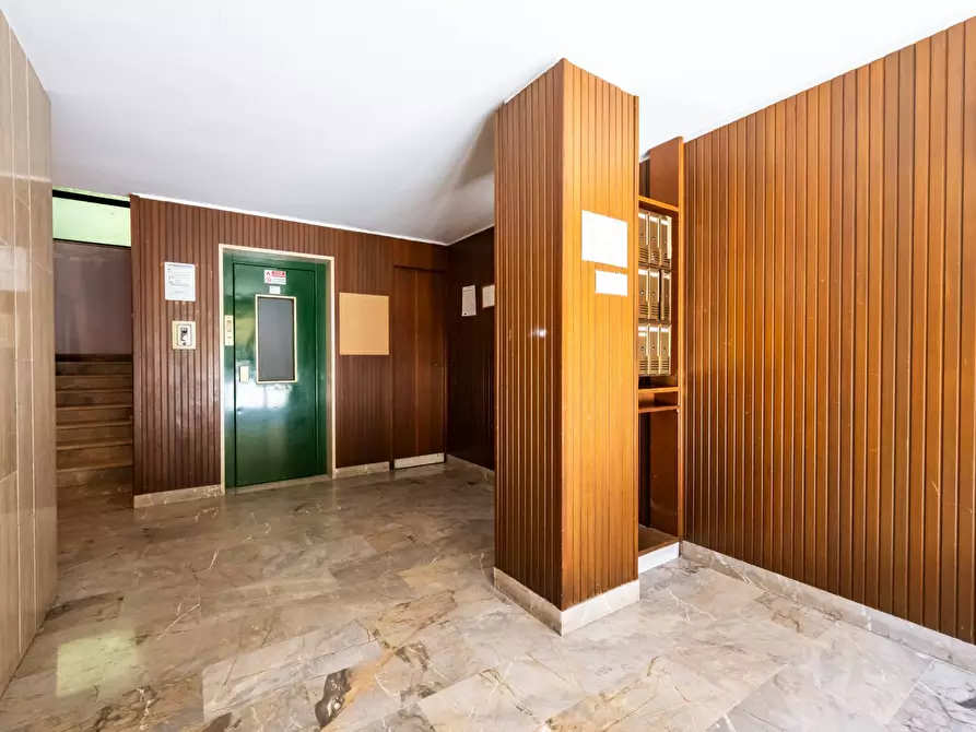 Immagine 3 di Appartamento in vendita  in Via Antonio Canova 15 a Varese