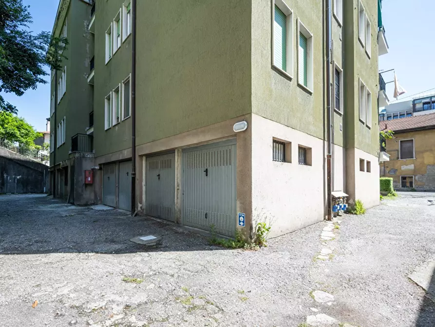 Immagine 27 di Appartamento in vendita  in Via Antonio Canova 15 a Varese