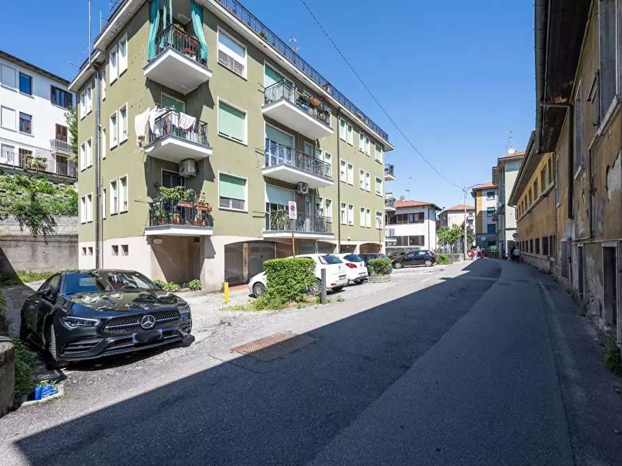 Immagine 28 di Appartamento in vendita  in Via Antonio Canova 15 a Varese