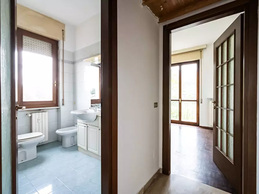 Immagine 11 di Appartamento in vendita  in viale ticino 54 a Gavirate