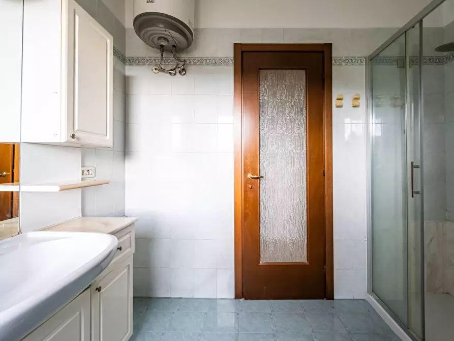 Immagine 14 di Appartamento in vendita  in viale ticino 54 a Gavirate