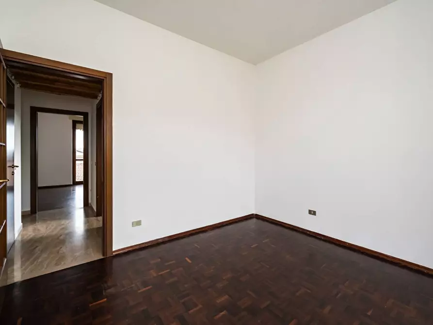 Immagine 19 di Appartamento in vendita  in viale ticino 54 a Gavirate