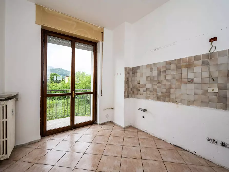 Immagine 21 di Appartamento in vendita  in viale ticino 54 a Gavirate