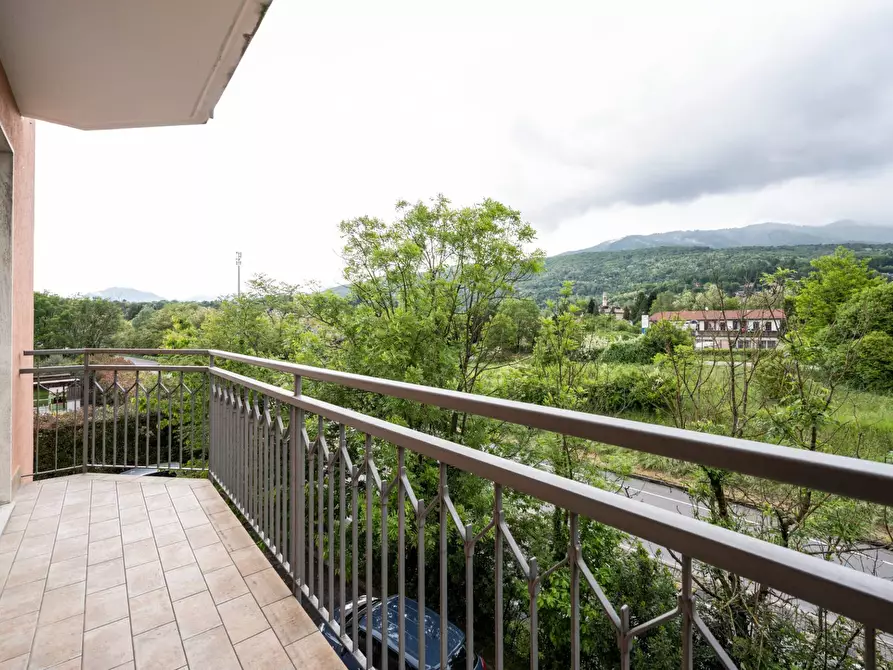 Immagine 27 di Appartamento in vendita  in viale ticino 54 a Gavirate