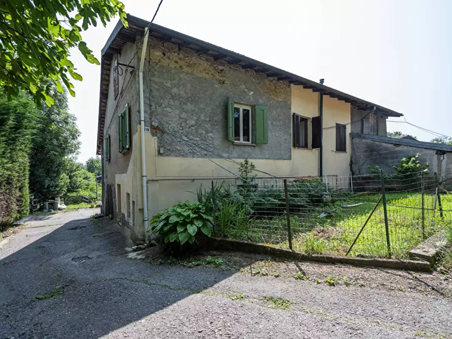 Immagine 6 di Rustico / casale in vendita  in via Toti a Varese