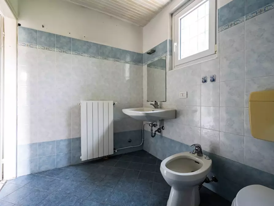 Immagine 32 di Rustico / casale in vendita  in via Toti a Varese