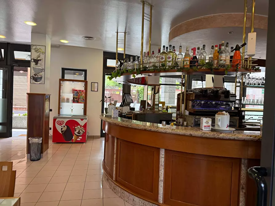 Immagine 2 di Attività commerciale in vendita  in Via Porro a Induno Olona