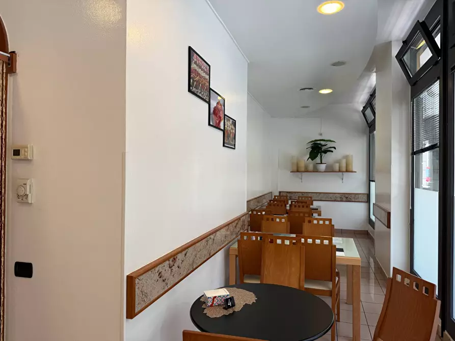 Immagine 5 di Attività commerciale in vendita  in Via Porro a Induno Olona