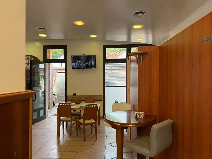 Immagine 3 di Attività commerciale in vendita  in Via Porro a Induno Olona