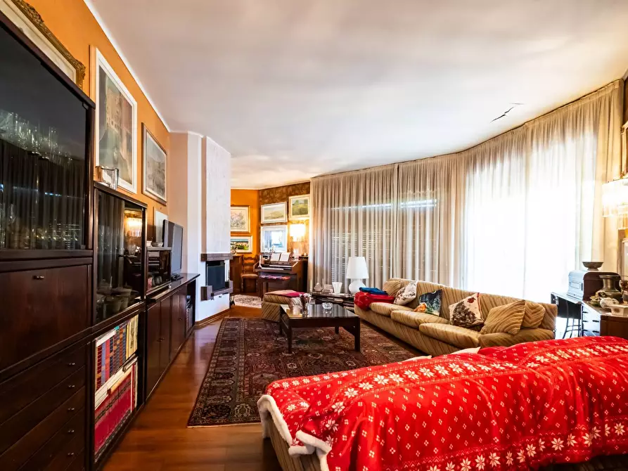 Immagine 1 di Villa in vendita  in Via Monte santo 7 a Albizzate