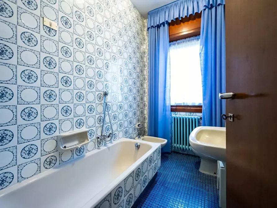 Immagine 20 di Villa in vendita  in Via Monte santo 7 a Albizzate