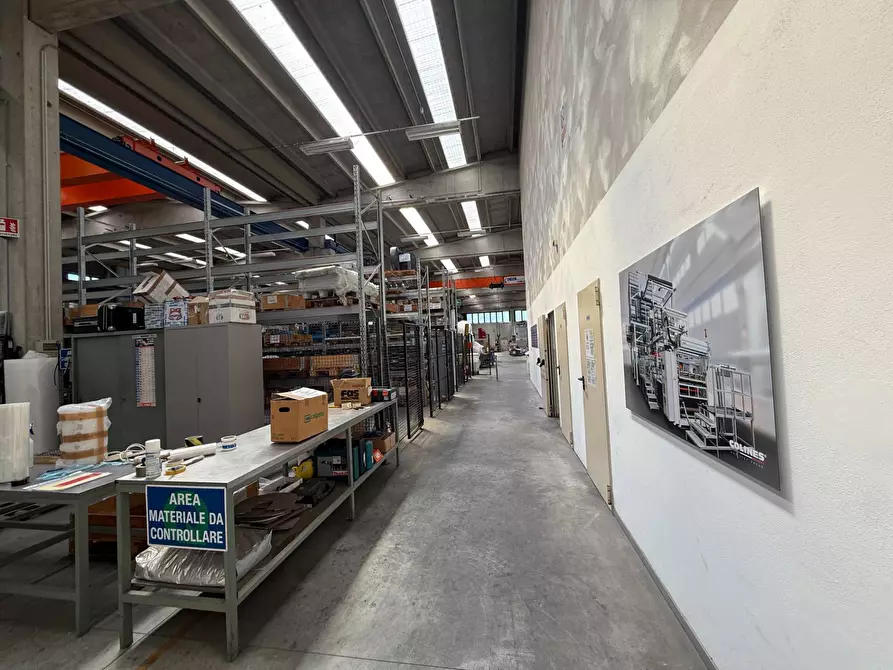Immagine 4 di Capannone industriale in vendita  in Via 1 maggio n1 a Azzate