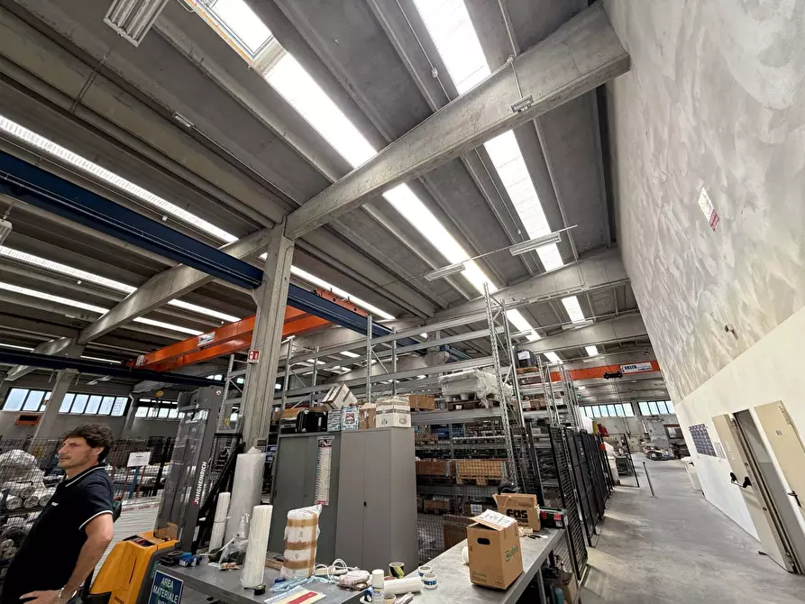 Immagine 10 di Capannone industriale in vendita  in Via 1 maggio n1 a Azzate