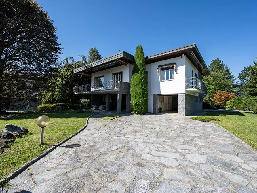 Immagine 4 di Villa in vendita  in Via Monte Rosa a Besano