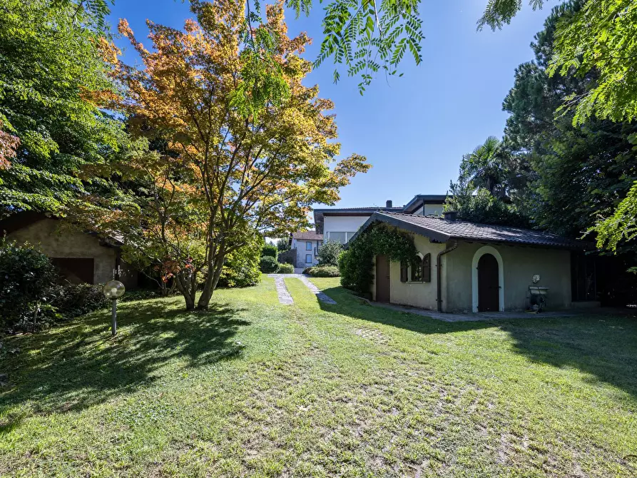 Immagine 6 di Villa in vendita  in Via Monte Rosa a Besano