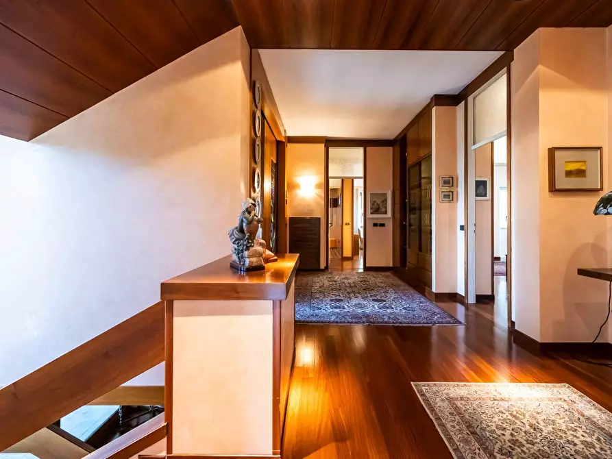 Immagine 9 di Villa in vendita  in Via Monte Rosa a Besano