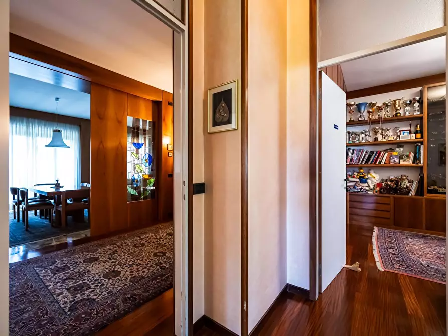 Immagine 15 di Villa in vendita  in Via Monte Rosa a Besano