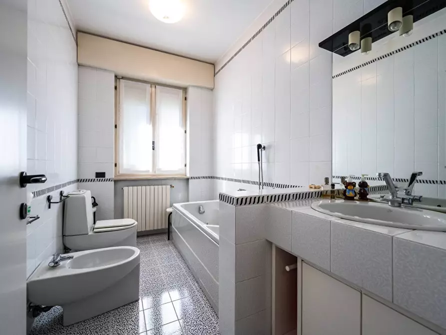 Immagine 18 di Villa in vendita  in Via Monte Rosa a Besano