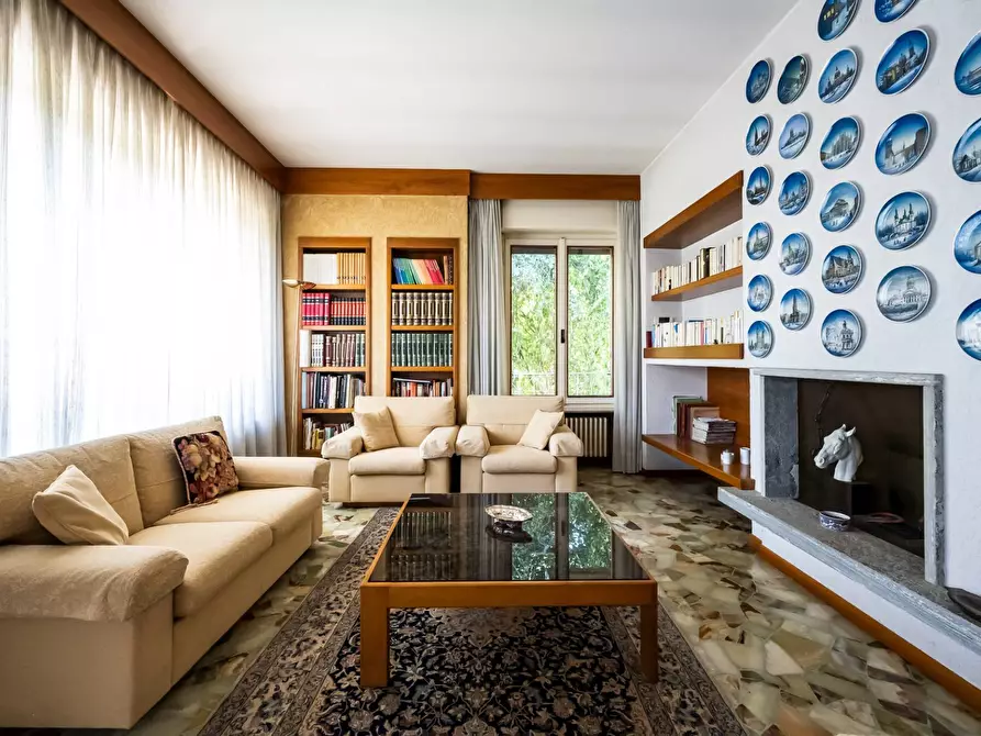 Immagine 12 di Villa in vendita  in Via Monte Rosa a Besano