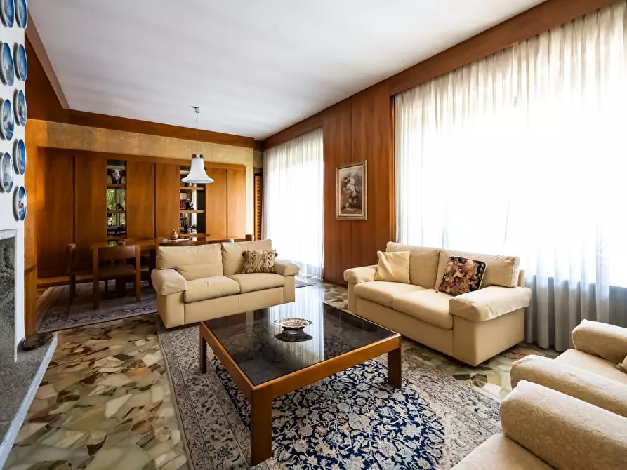 Immagine 11 di Villa in vendita  in Via Monte Rosa a Besano