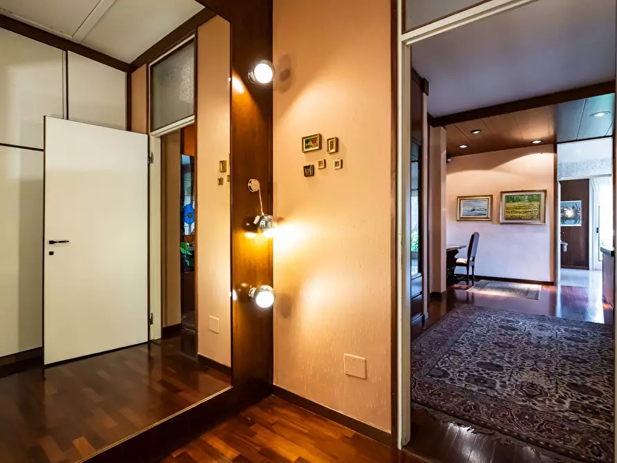 Immagine 24 di Villa in vendita  in Via Monte Rosa a Besano