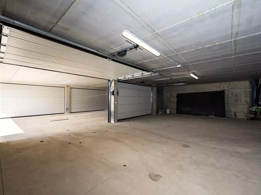 Immagine 34 di Villa in vendita  in via Matteotti a Barasso