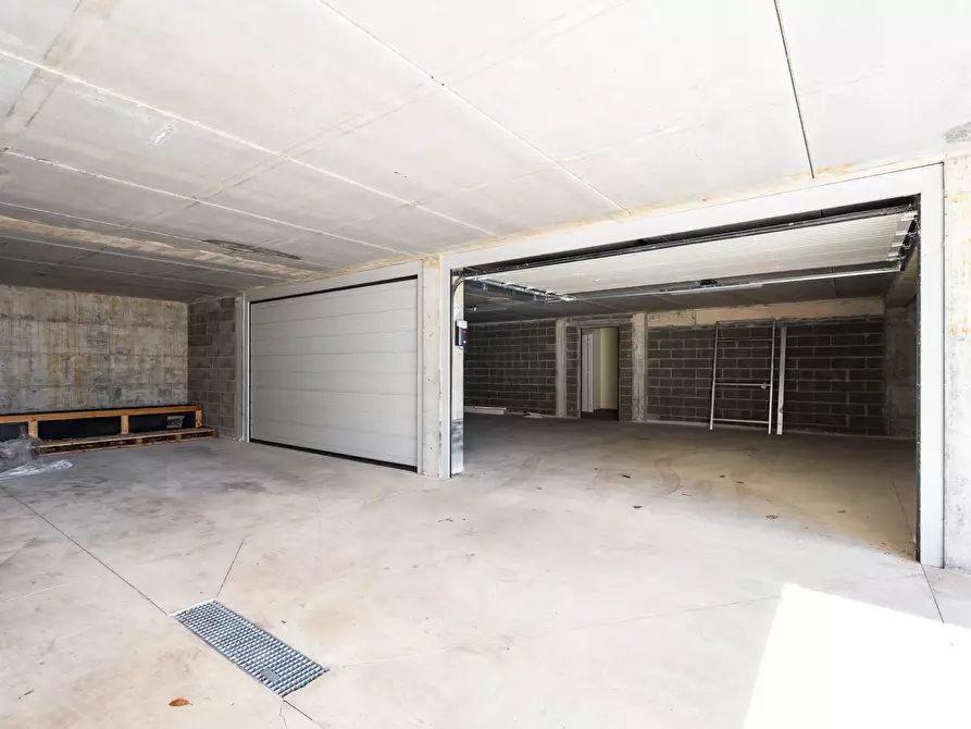 Immagine 35 di Villa in vendita  in via Matteotti a Barasso