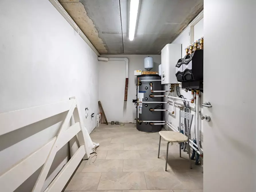 Immagine 36 di Villa in vendita  in via Matteotti a Barasso