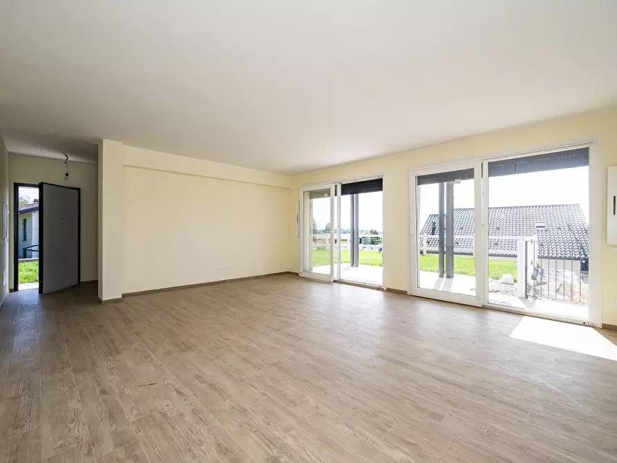 Immagine 11 di Villa in vendita  in via Matteotti a Barasso