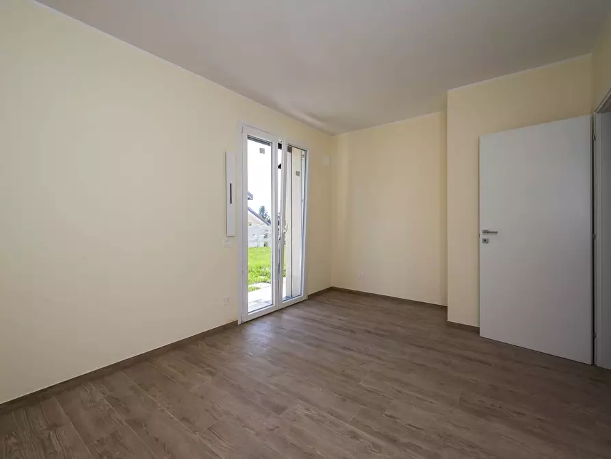 Immagine 13 di Villa in vendita  in via Matteotti a Barasso