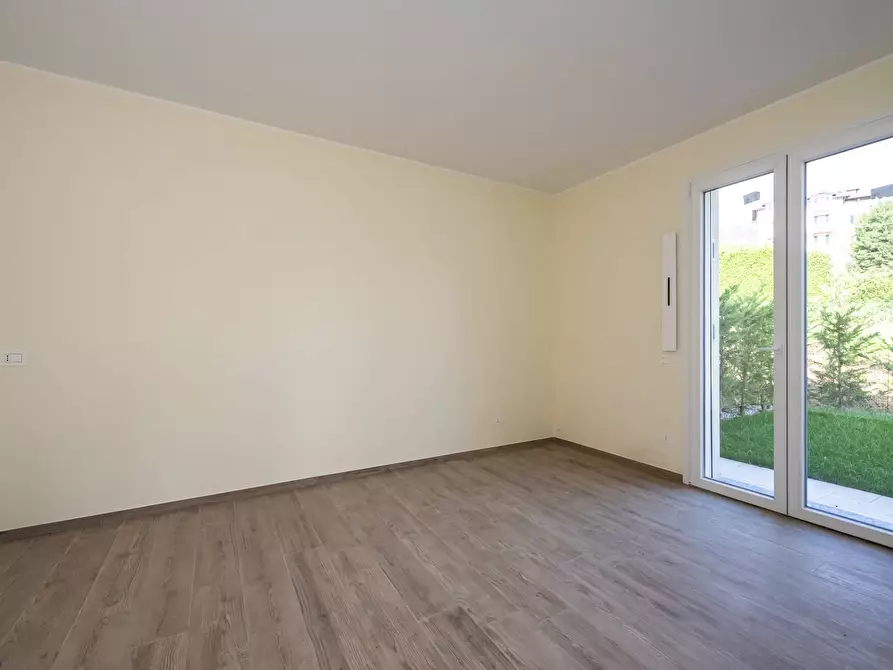 Immagine 14 di Villa in vendita  in via Matteotti a Barasso