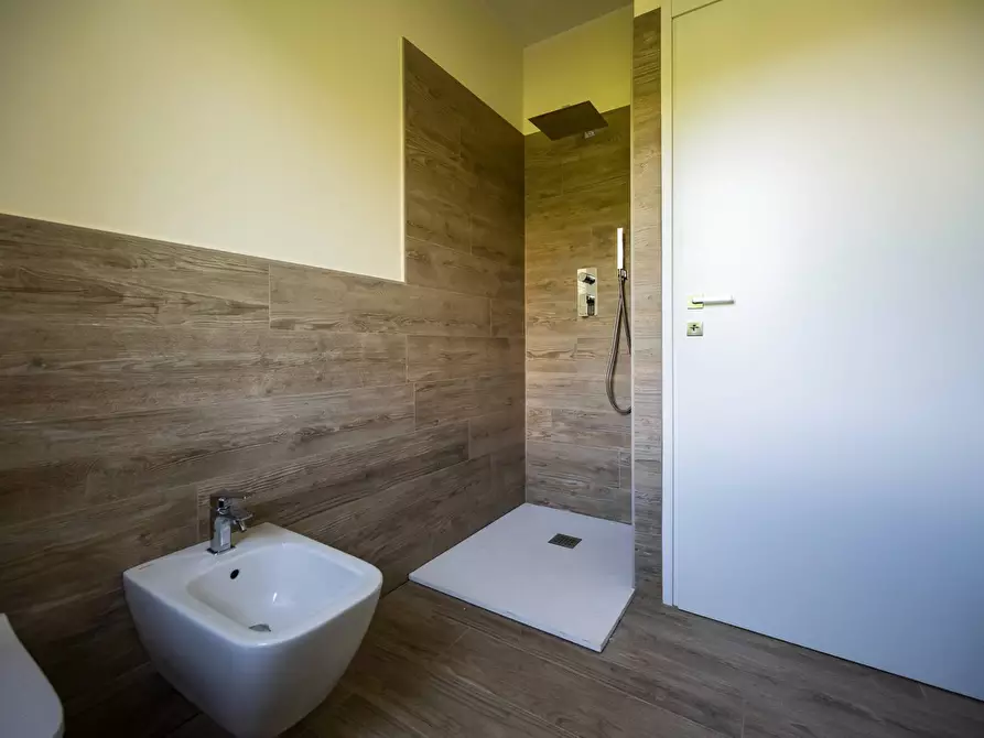 Immagine 18 di Villa in vendita  in via Matteotti a Barasso