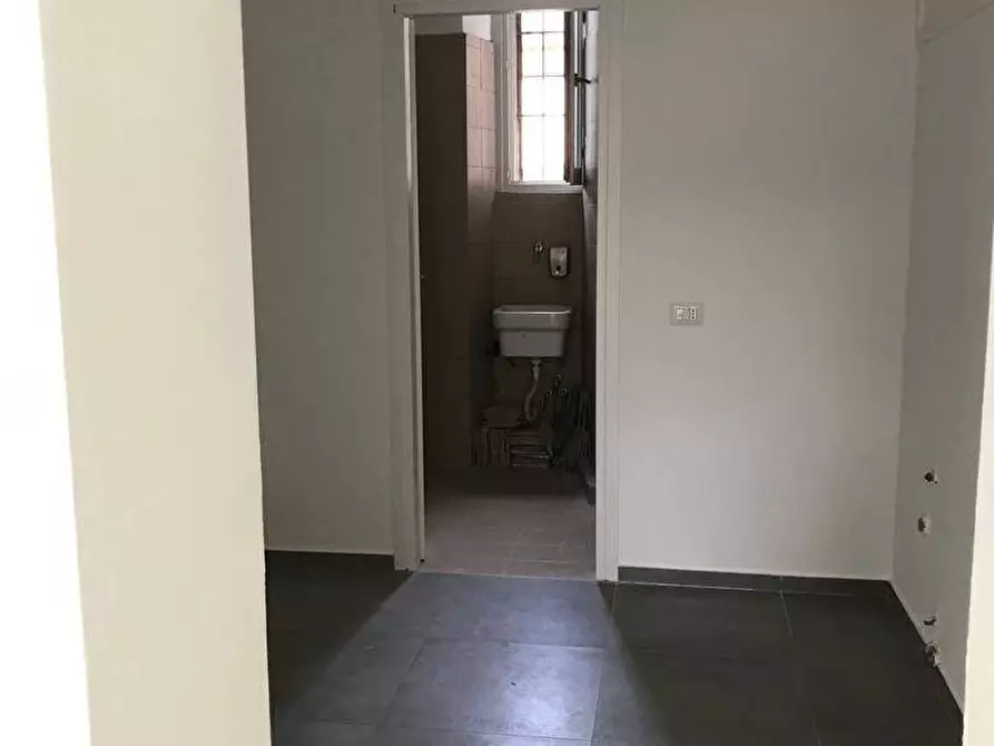 Immagine 9 di Locale commerciale in affitto  in Via Sacco 12 a Varese