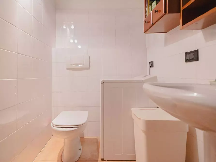 Immagine 10 di Appartamento in vendita  in via mazzini 3 a Barasso