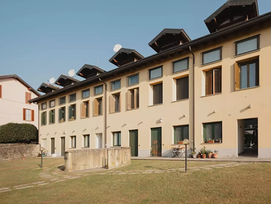 Immagine 26 di Appartamento in vendita  in via mazzini 3 a Barasso