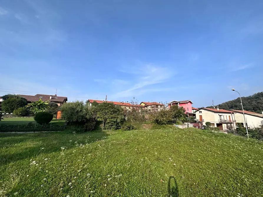 Immagine 23 di Terreno residenziale in vendita  in Via Castronno 10 a Castronno