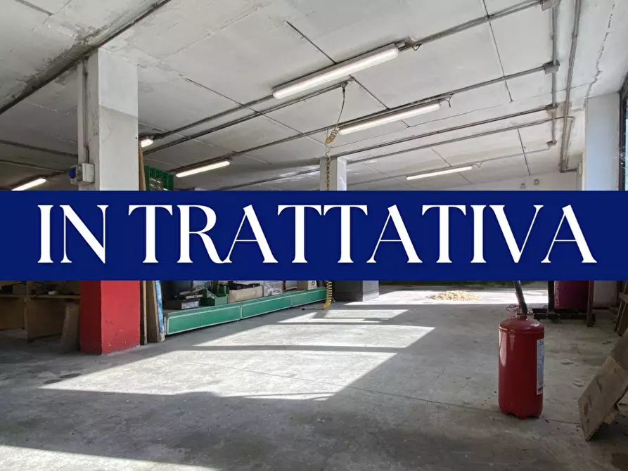 Immagine 1 di Locale commerciale in vendita  in Via Cornelio Rovera 38 a Gavirate